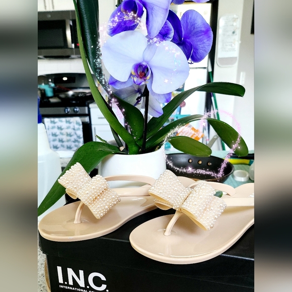 Women's INC Pearl Bow Sandals Nude size 7M NwB - Picture 4 of 10